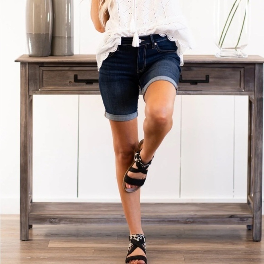 Kancan Holly mid rise mid thigh  cotton shorts dark denim  size small shorts